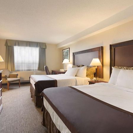 Travelodge Hotel By Wyndham Vancouver Airport Richmond Exterior photo
