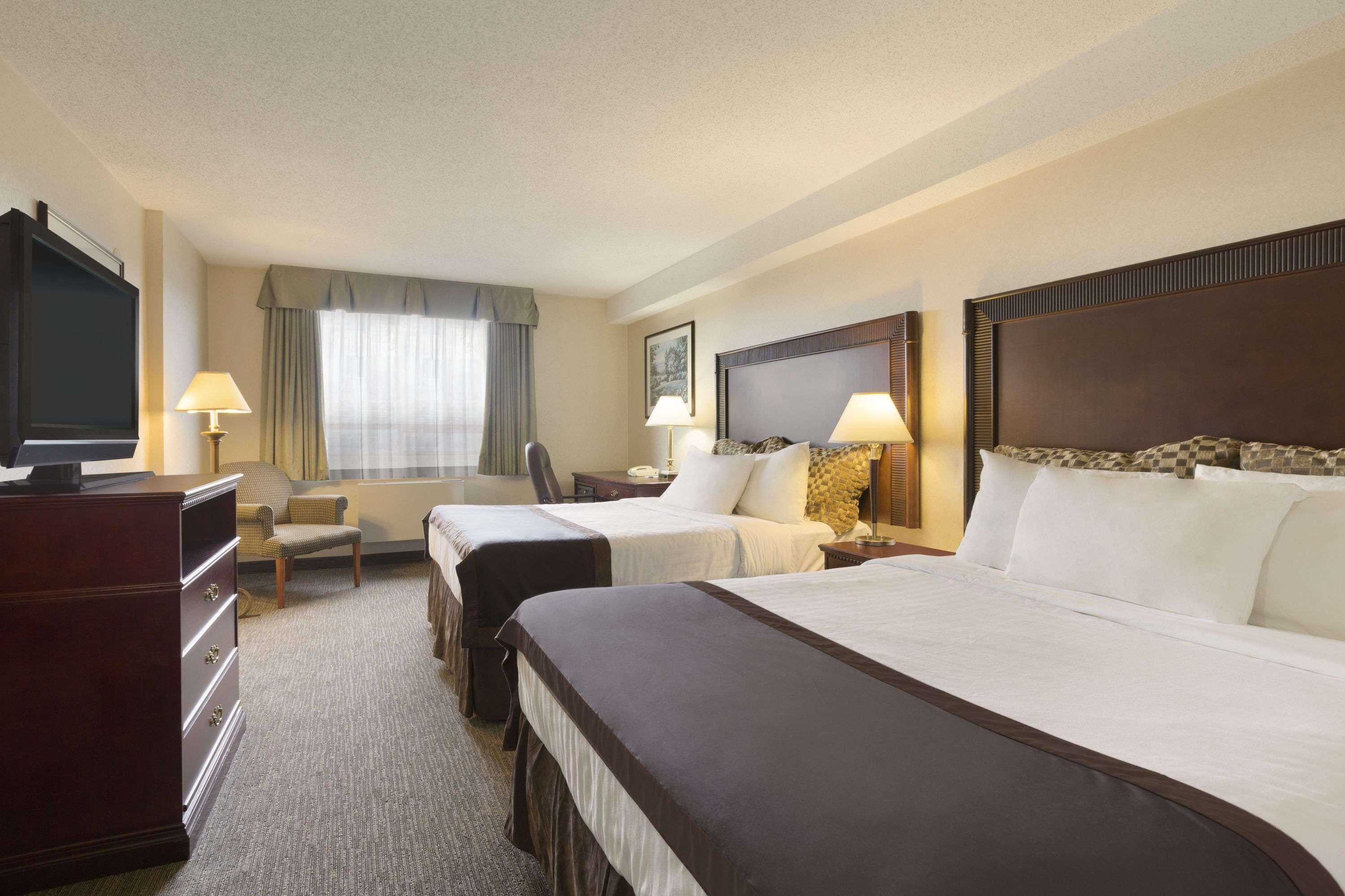 Travelodge Hotel By Wyndham Vancouver Airport Richmond Exterior photo