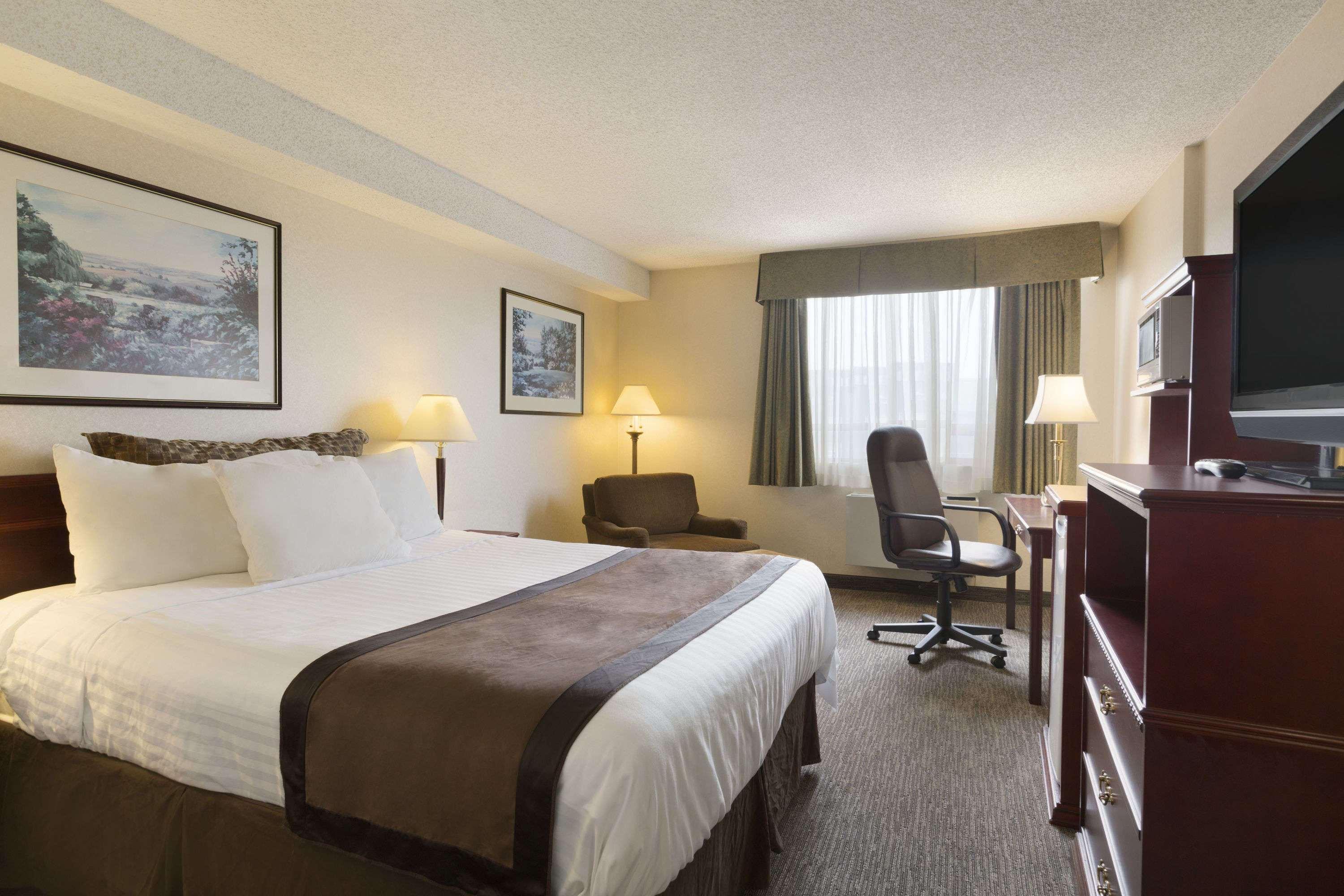 Travelodge Hotel By Wyndham Vancouver Airport Richmond Exterior photo